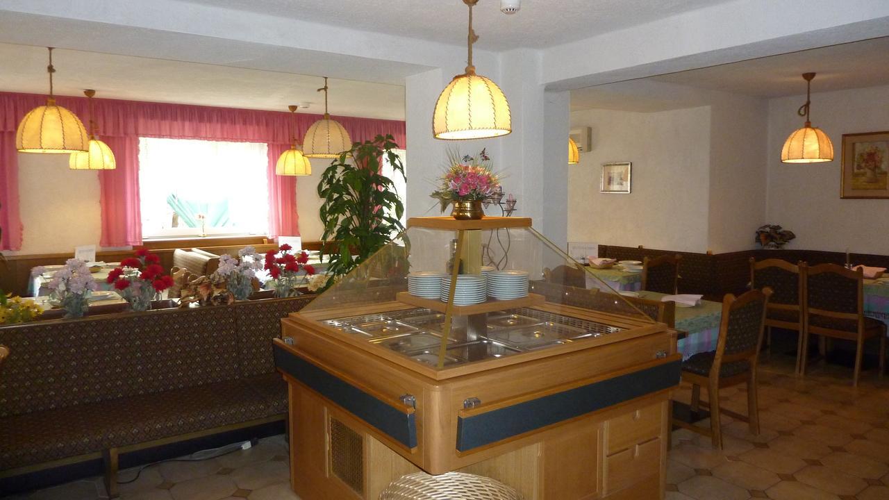Hotel Terminus Levico Terme Kültér fotó